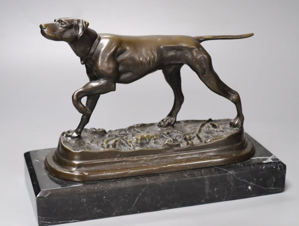 A bronze model of a pointer, unsigned, on marble plinth, length 31cm